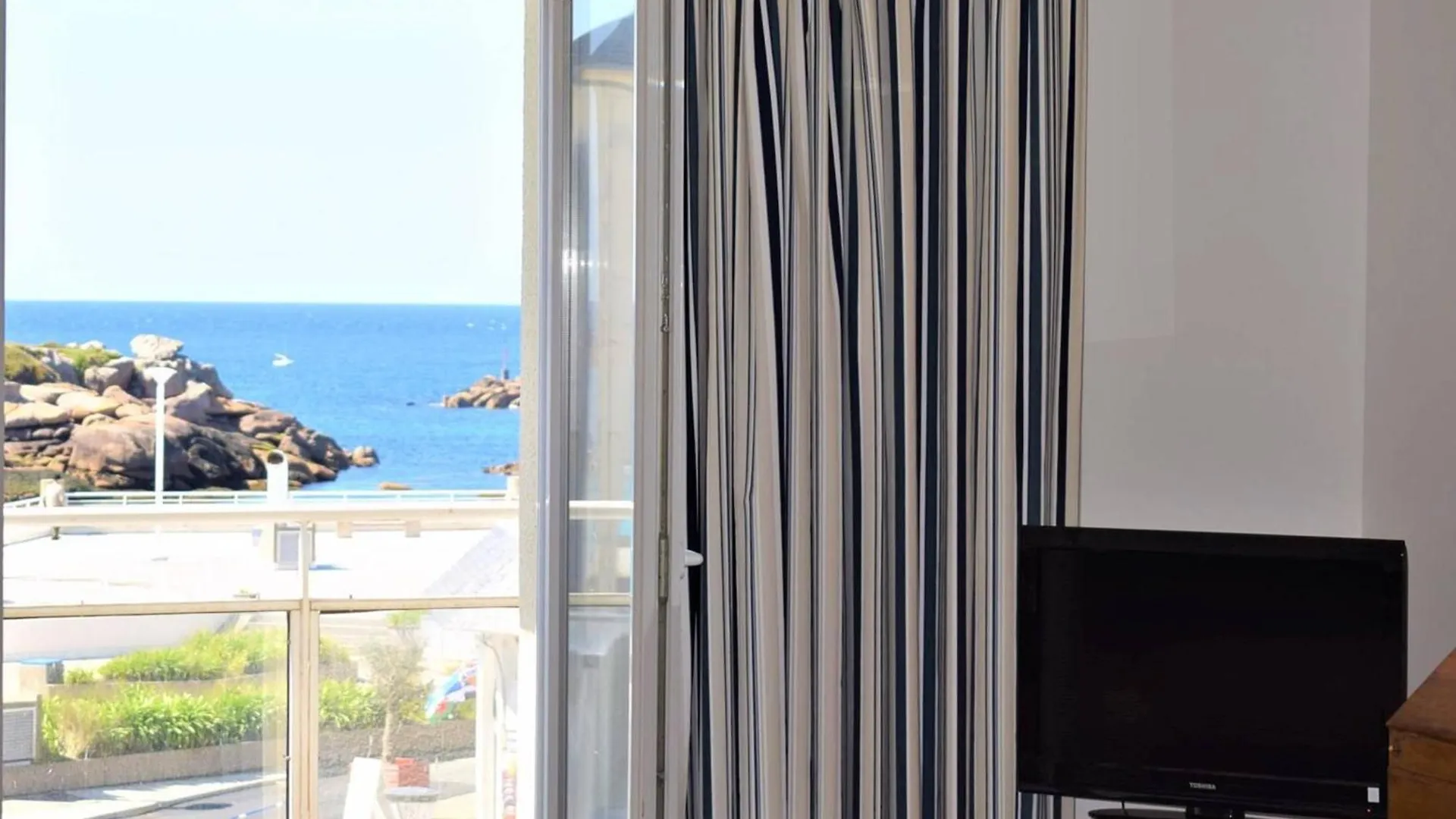 Appartement Spacieux Avec Wifi Et Parking A Tregastel, Proche Plage - Fr-1-368-18 法国